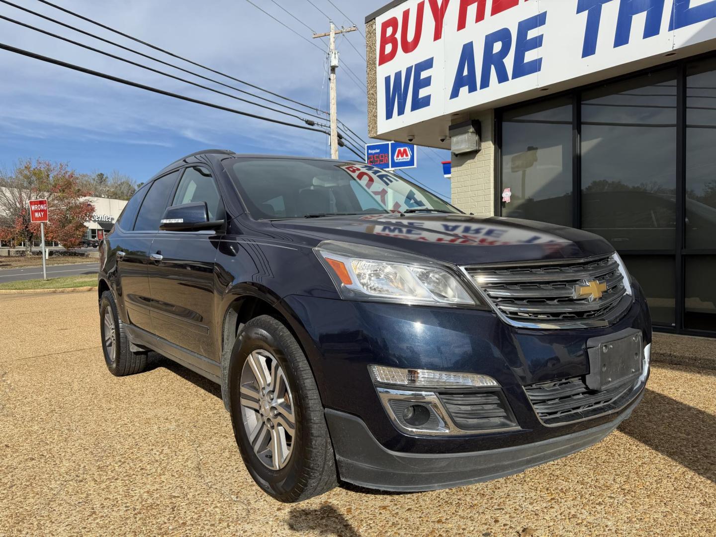 2017 BLUE CHEVROLET TRAVERSE 1LT (1GNKRGKD7HJ) , located at 922 W. Beacon St., Philadelphia, MS, 39350, (601) 650-3675, 32.770447, -89.127151 - Photo#0