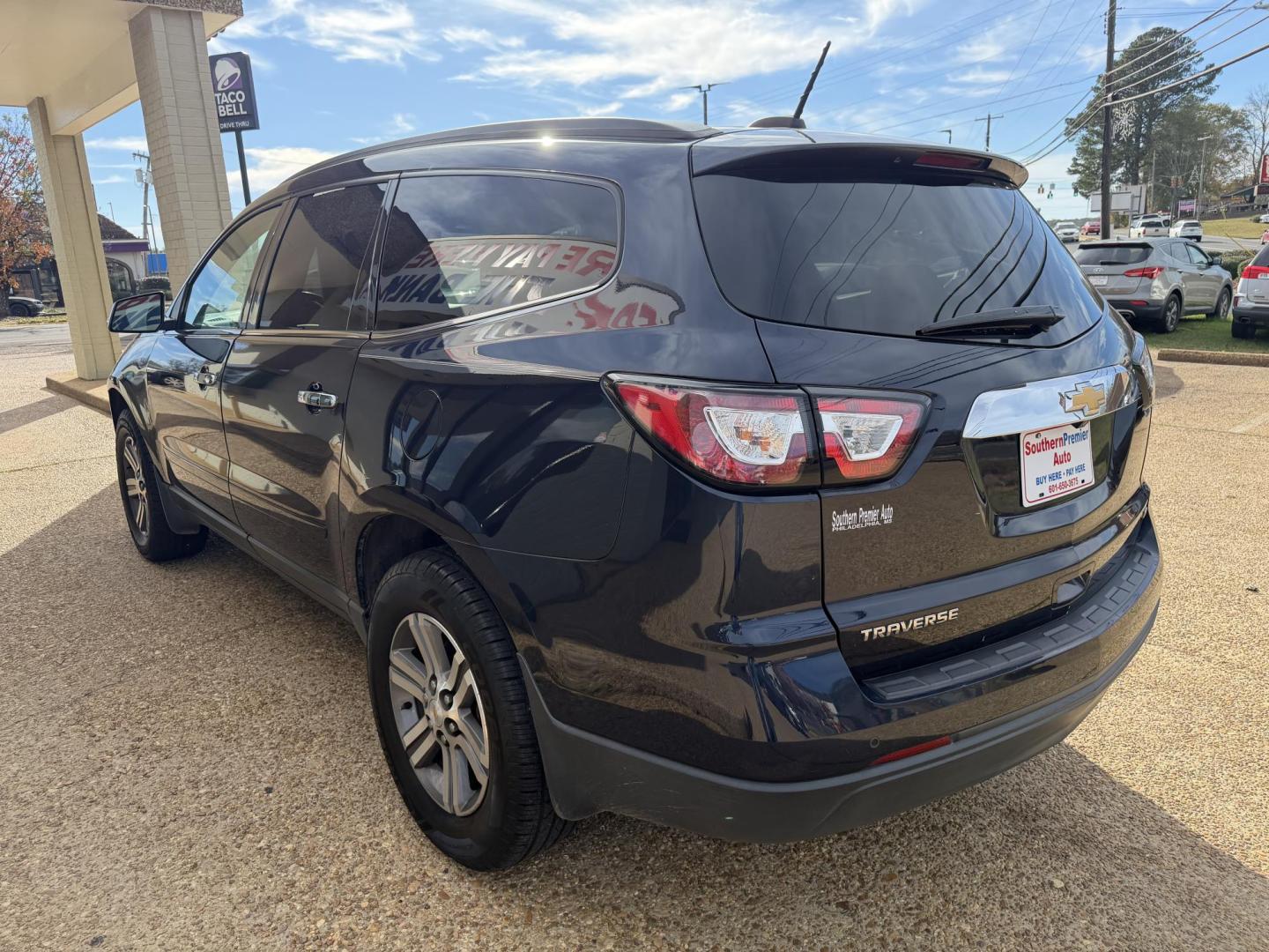 2017 BLUE CHEVROLET TRAVERSE 1LT (1GNKRGKD7HJ) , located at 922 W. Beacon St., Philadelphia, MS, 39350, (601) 650-3675, 32.770447, -89.127151 - Photo#3