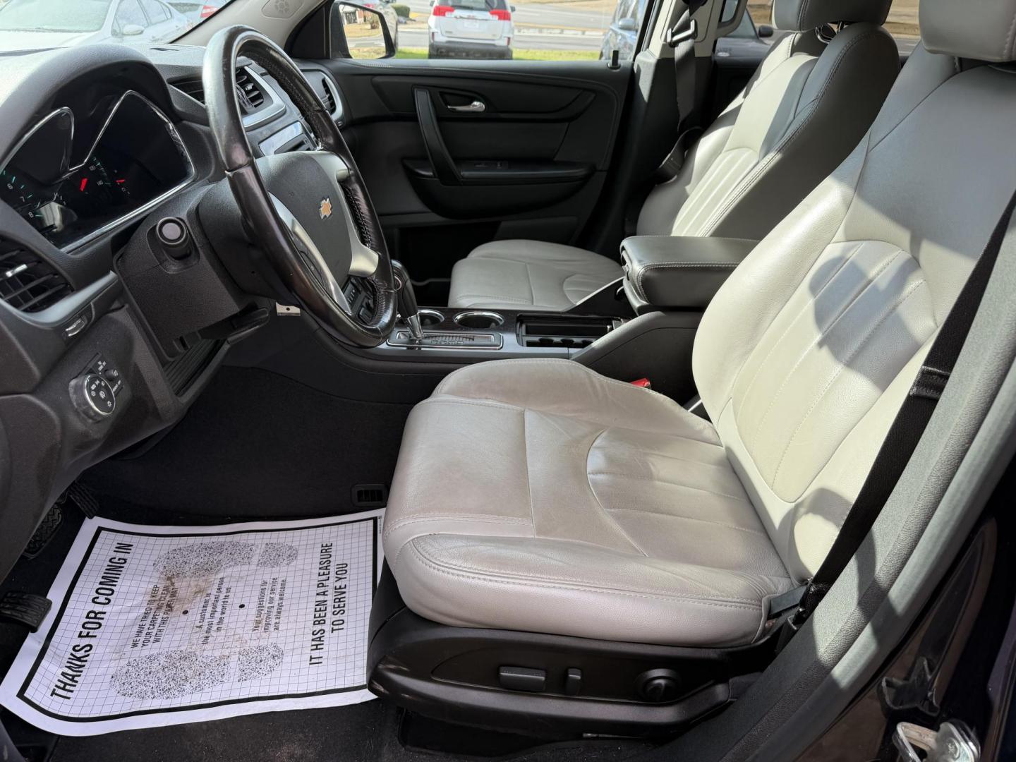 2017 BLUE CHEVROLET TRAVERSE 1LT (1GNKRGKD7HJ) , located at 922 W. Beacon St., Philadelphia, MS, 39350, (601) 650-3675, 32.770447, -89.127151 - Photo#9