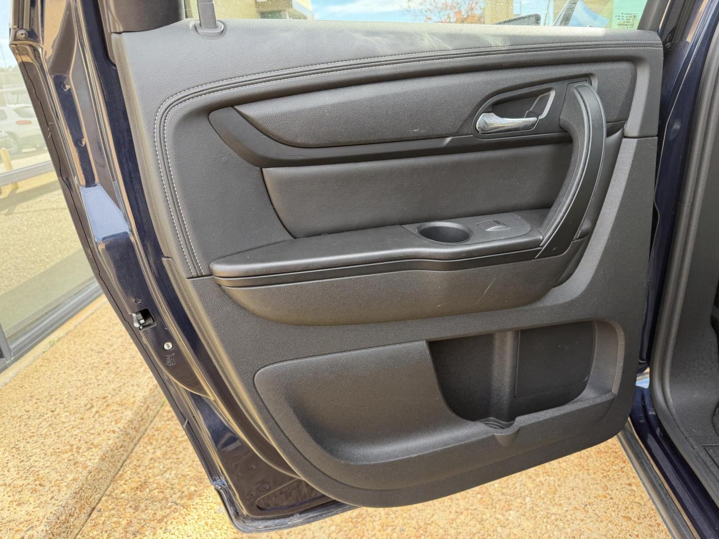 2017 BLUE CHEVROLET TRAVERSE 1LT (1GNKRGKD7HJ) , located at 922 W. Beacon St., Philadelphia, MS, 39350, (601) 650-3675, 32.770447, -89.127151 - Photo#12