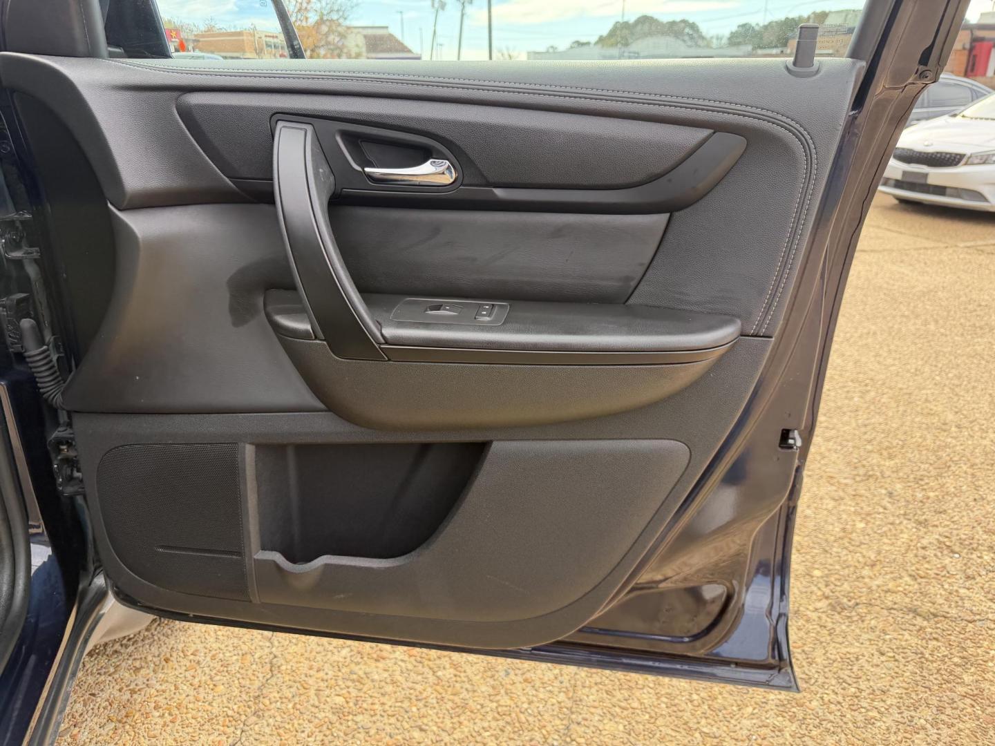 2017 BLUE CHEVROLET TRAVERSE 1LT (1GNKRGKD7HJ) , located at 922 W. Beacon St., Philadelphia, MS, 39350, (601) 650-3675, 32.770447, -89.127151 - Photo#11