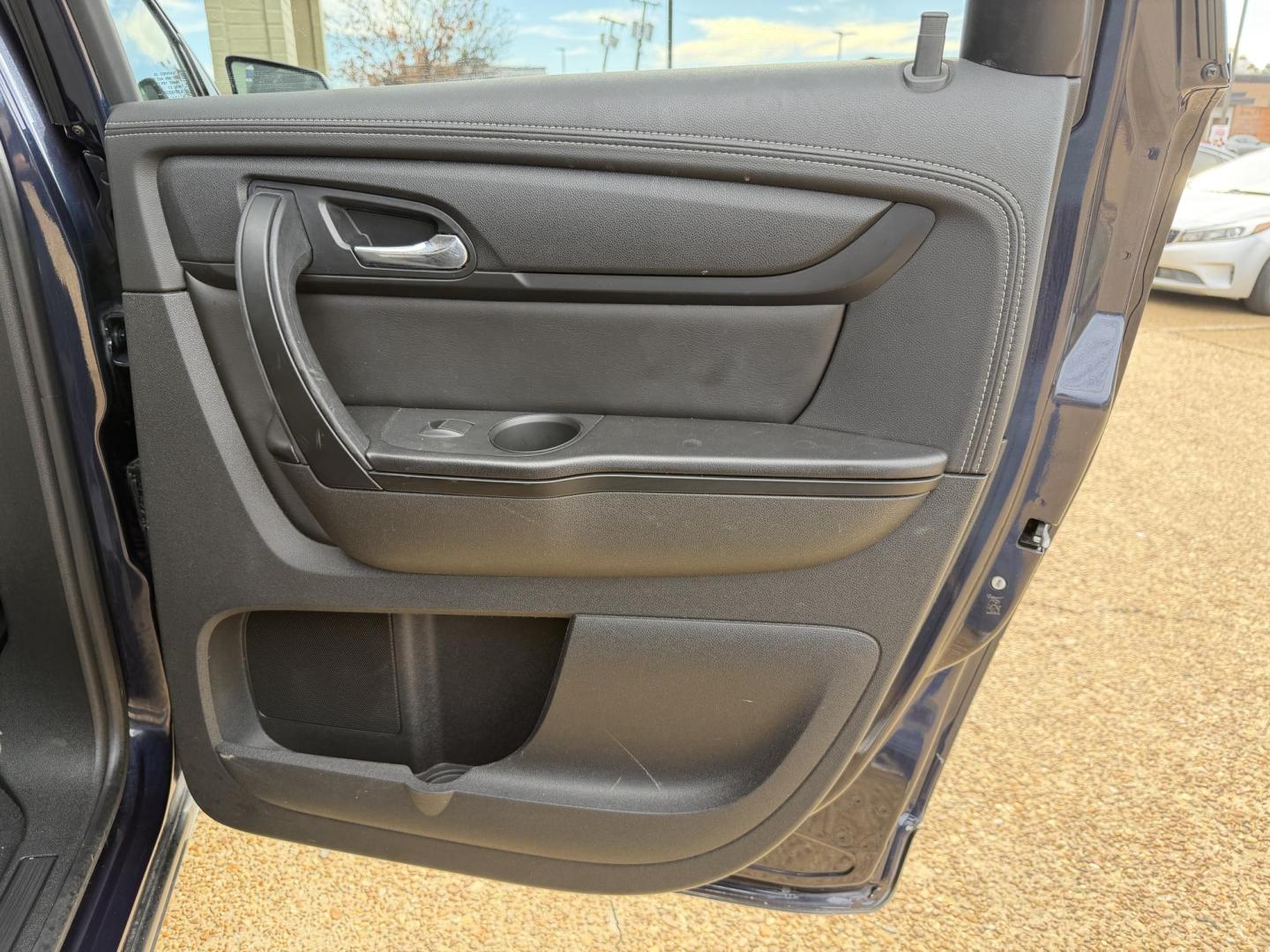 2017 BLUE CHEVROLET TRAVERSE 1LT (1GNKRGKD7HJ) , located at 922 W. Beacon St., Philadelphia, MS, 39350, (601) 650-3675, 32.770447, -89.127151 - Photo#15