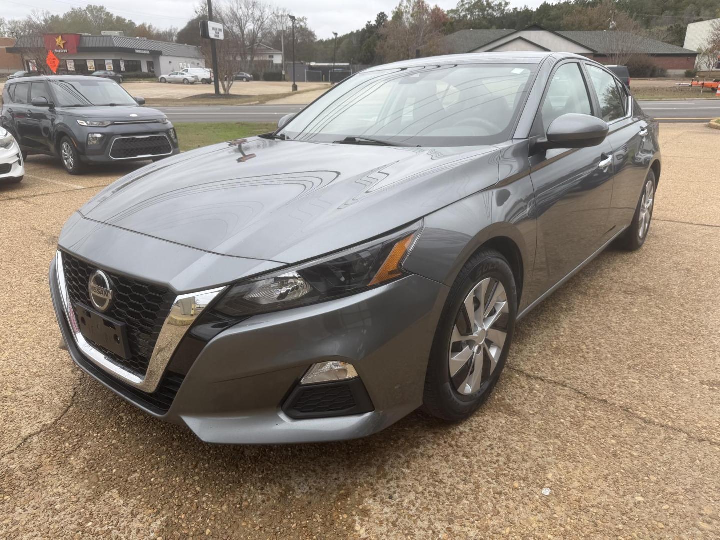 2022 GRAY NISSAN ALTIMA (1N4BL4BV9NN) , located at 922 W. Beacon St., Philadelphia, MS, 39350, (601) 650-3675, 32.770447, -89.127151 - Photo#2