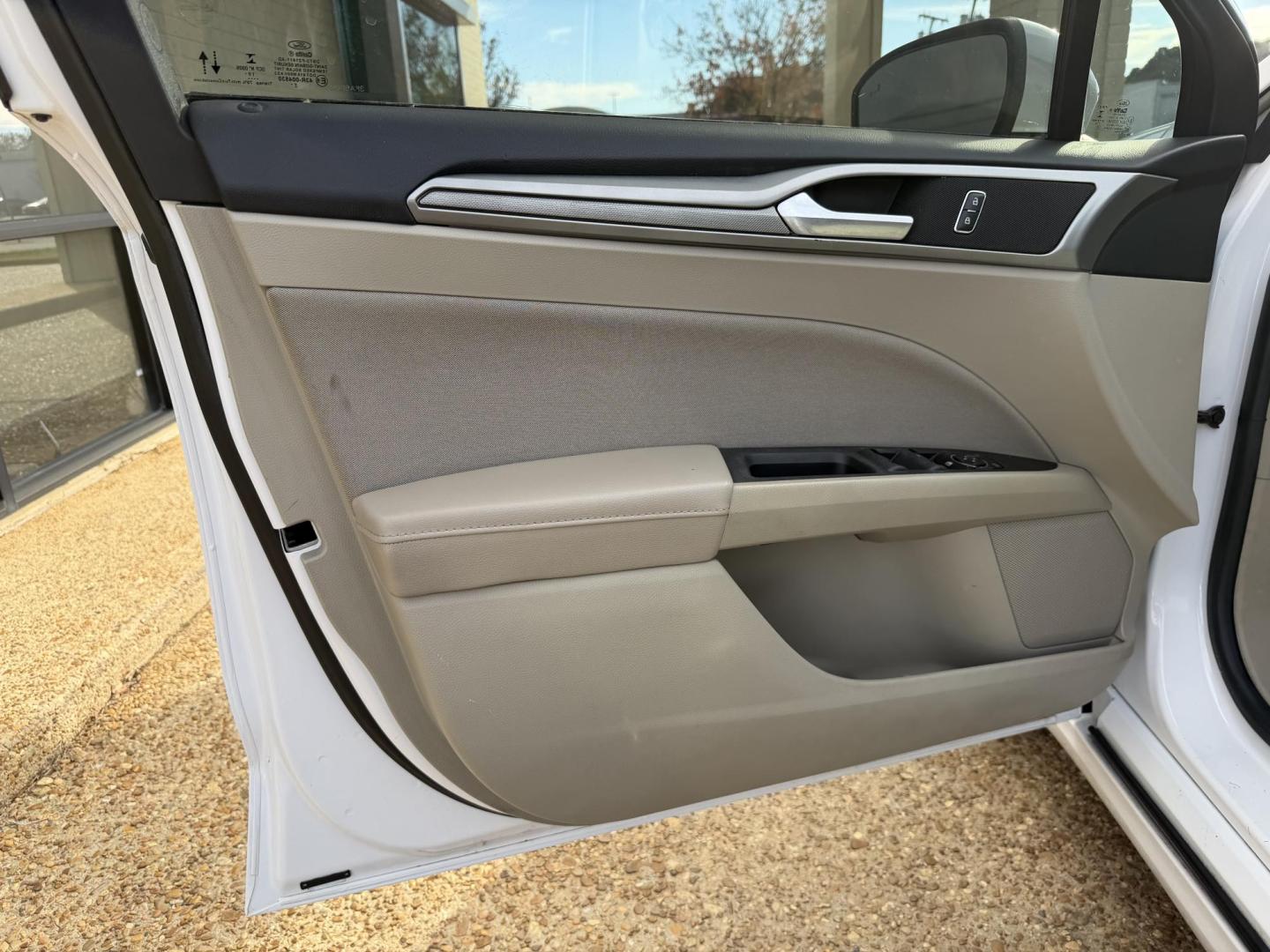 2020 WHITE FORD FUSION SE (3FA6P0HDXLR) , located at 922 W. Beacon St., Philadelphia, MS, 39350, (601) 650-3675, 32.770447, -89.127151 - Photo#8