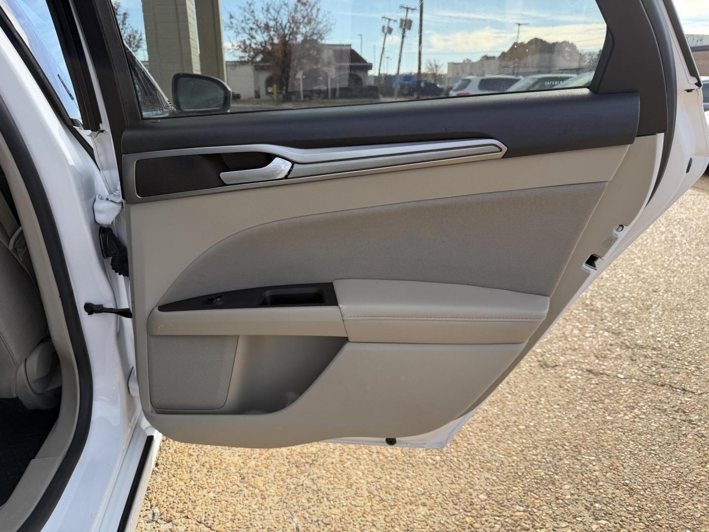 2020 WHITE FORD FUSION SE (3FA6P0HDXLR) , located at 922 W. Beacon St., Philadelphia, MS, 39350, (601) 650-3675, 32.770447, -89.127151 - Photo#15