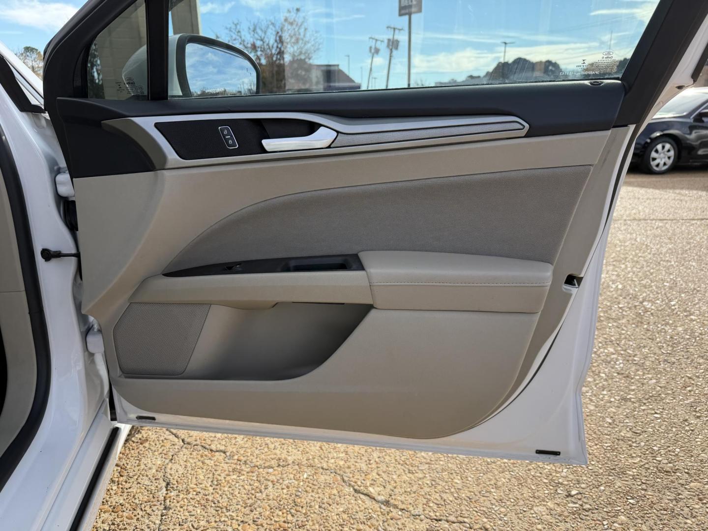 2020 WHITE FORD FUSION SE (3FA6P0HDXLR) , located at 922 W. Beacon St., Philadelphia, MS, 39350, (601) 650-3675, 32.770447, -89.127151 - Photo#11