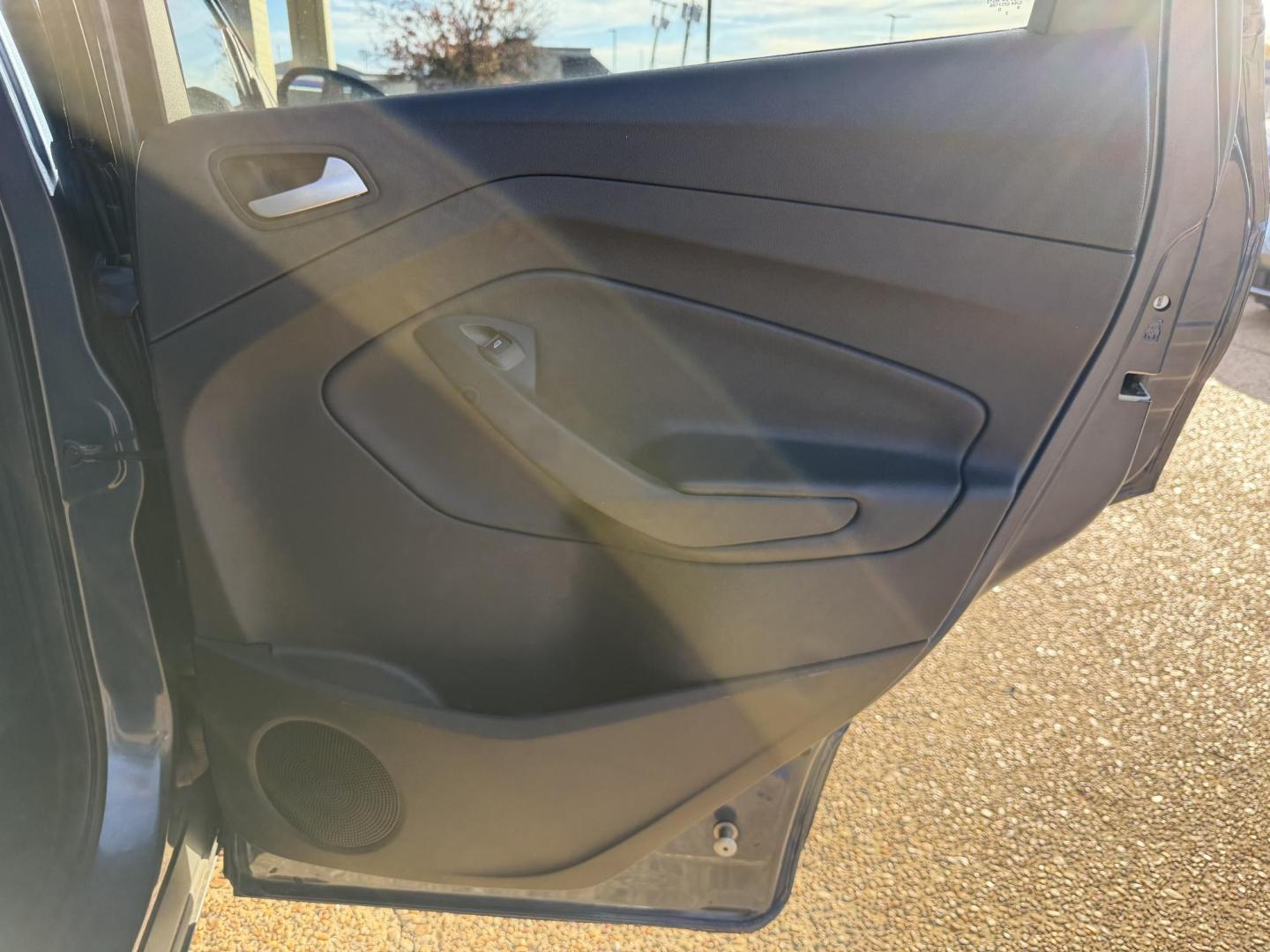 2018 BLUE FORD ESCAPE SE (1FMCU0GD3JU) , located at 922 W. Beacon St., Philadelphia, MS, 39350, (601) 650-3675, 32.770447, -89.127151 - Photo#14