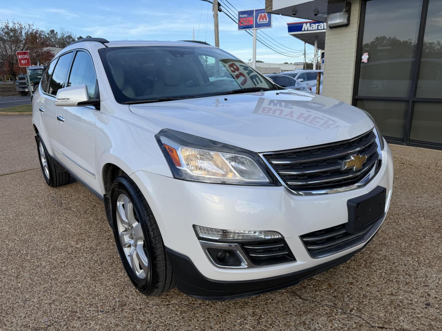 2016 WHITE CHEVROLET TRAVERSE LTZ (1GNKRJKD1GJ) , located at 922 W. Beacon St., Philadelphia, MS, 39350, (601) 650-3675, 32.770447, -89.127151 - Photo#0