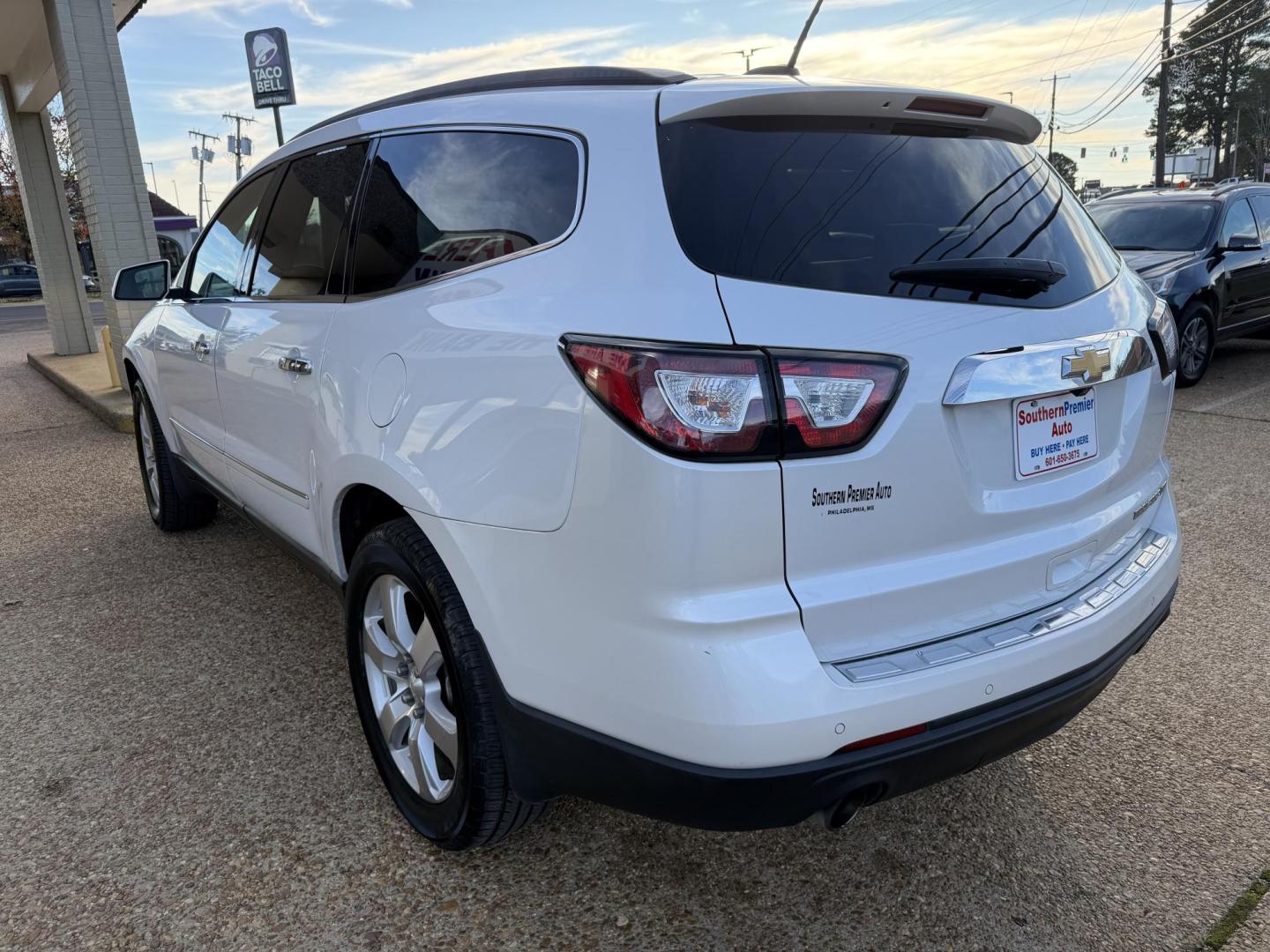 2016 WHITE CHEVROLET TRAVERSE LTZ (1GNKRJKD1GJ) , located at 922 W. Beacon St., Philadelphia, MS, 39350, (601) 650-3675, 32.770447, -89.127151 - Photo#3