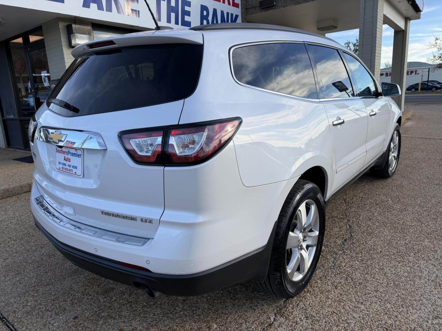 2016 WHITE CHEVROLET TRAVERSE LTZ (1GNKRJKD1GJ) , located at 922 W. Beacon St., Philadelphia, MS, 39350, (601) 650-3675, 32.770447, -89.127151 - Photo#5
