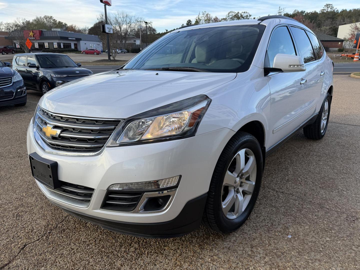 2016 WHITE CHEVROLET TRAVERSE LTZ (1GNKRJKD1GJ) , located at 922 W. Beacon St., Philadelphia, MS, 39350, (601) 650-3675, 32.770447, -89.127151 - Photo#2
