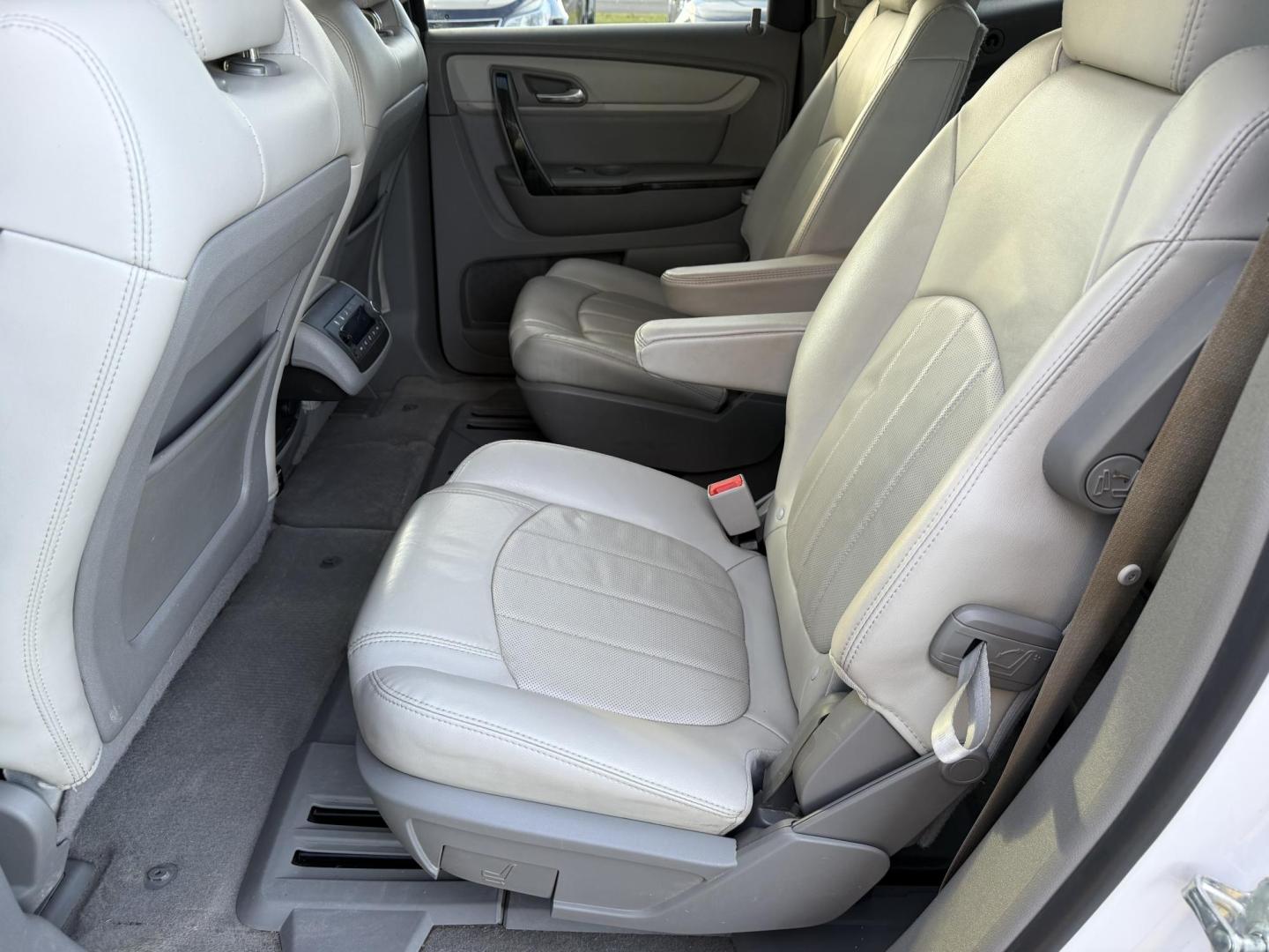 2016 WHITE CHEVROLET TRAVERSE LTZ (1GNKRJKD1GJ) , located at 922 W. Beacon St., Philadelphia, MS, 39350, (601) 650-3675, 32.770447, -89.127151 - Photo#13