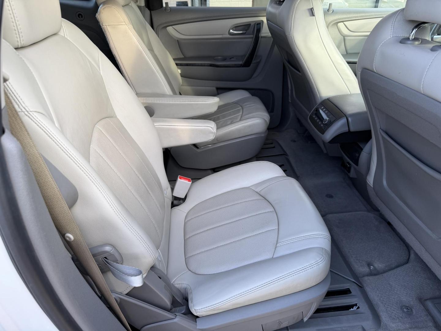 2016 WHITE CHEVROLET TRAVERSE LTZ (1GNKRJKD1GJ) , located at 922 W. Beacon St., Philadelphia, MS, 39350, (601) 650-3675, 32.770447, -89.127151 - Photo#14