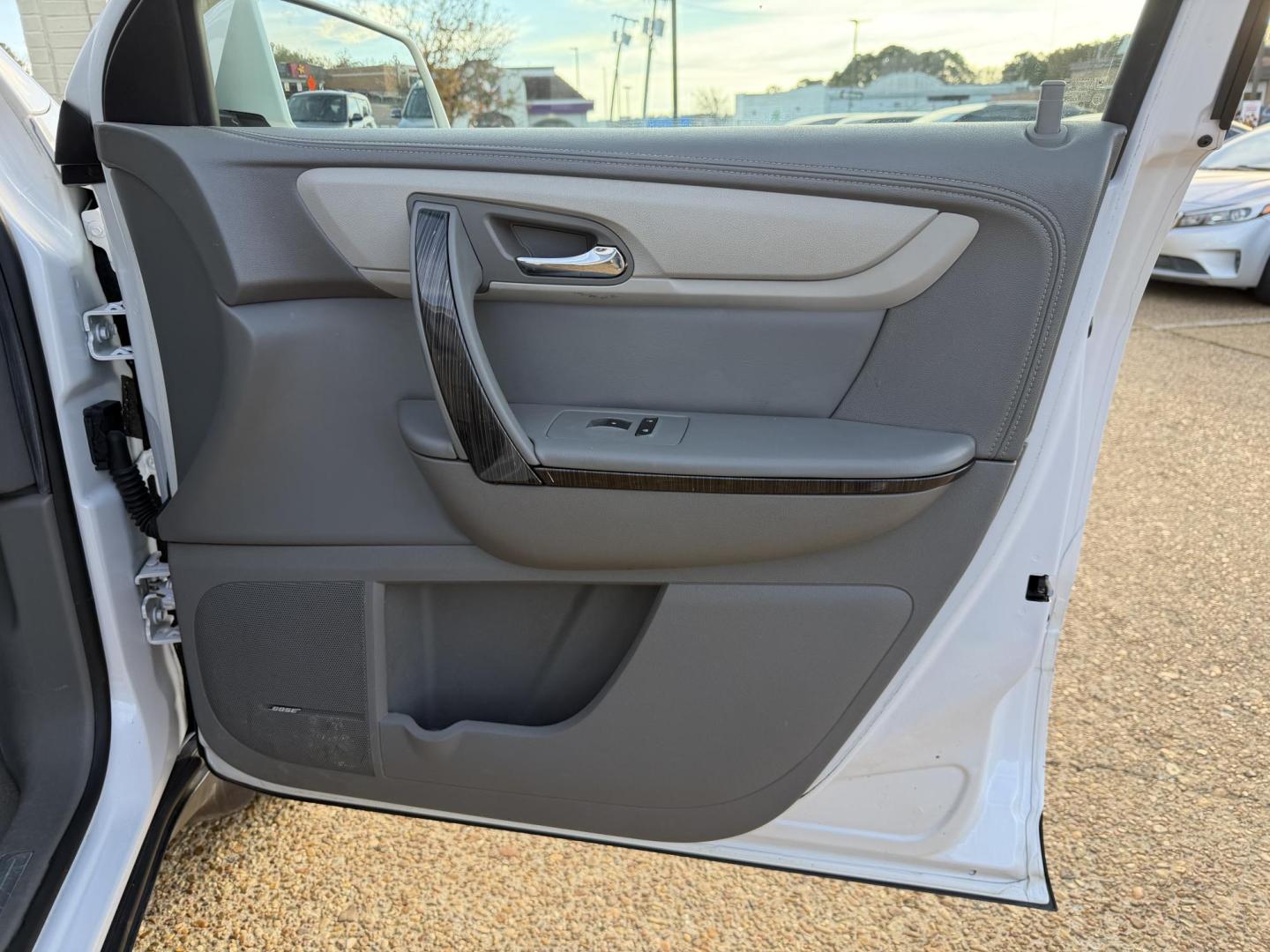 2016 WHITE CHEVROLET TRAVERSE LTZ (1GNKRJKD1GJ) , located at 922 W. Beacon St., Philadelphia, MS, 39350, (601) 650-3675, 32.770447, -89.127151 - Photo#11