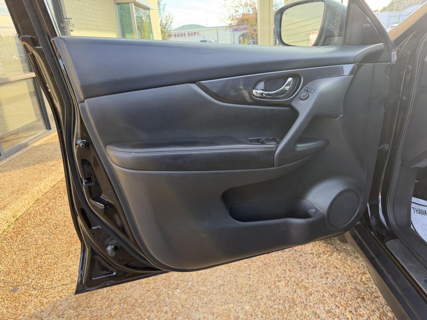 2018 BLACK NISSAN ROGUE SV (5N1AT2MT2JC) , located at 922 W. Beacon St., Philadelphia, MS, 39350, (601) 650-3675, 32.770447, -89.127151 - Photo#8