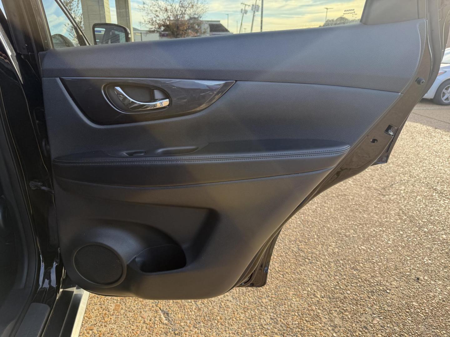 2018 BLACK NISSAN ROGUE SV (5N1AT2MT2JC) , located at 922 W. Beacon St., Philadelphia, MS, 39350, (601) 650-3675, 32.770447, -89.127151 - Photo#15