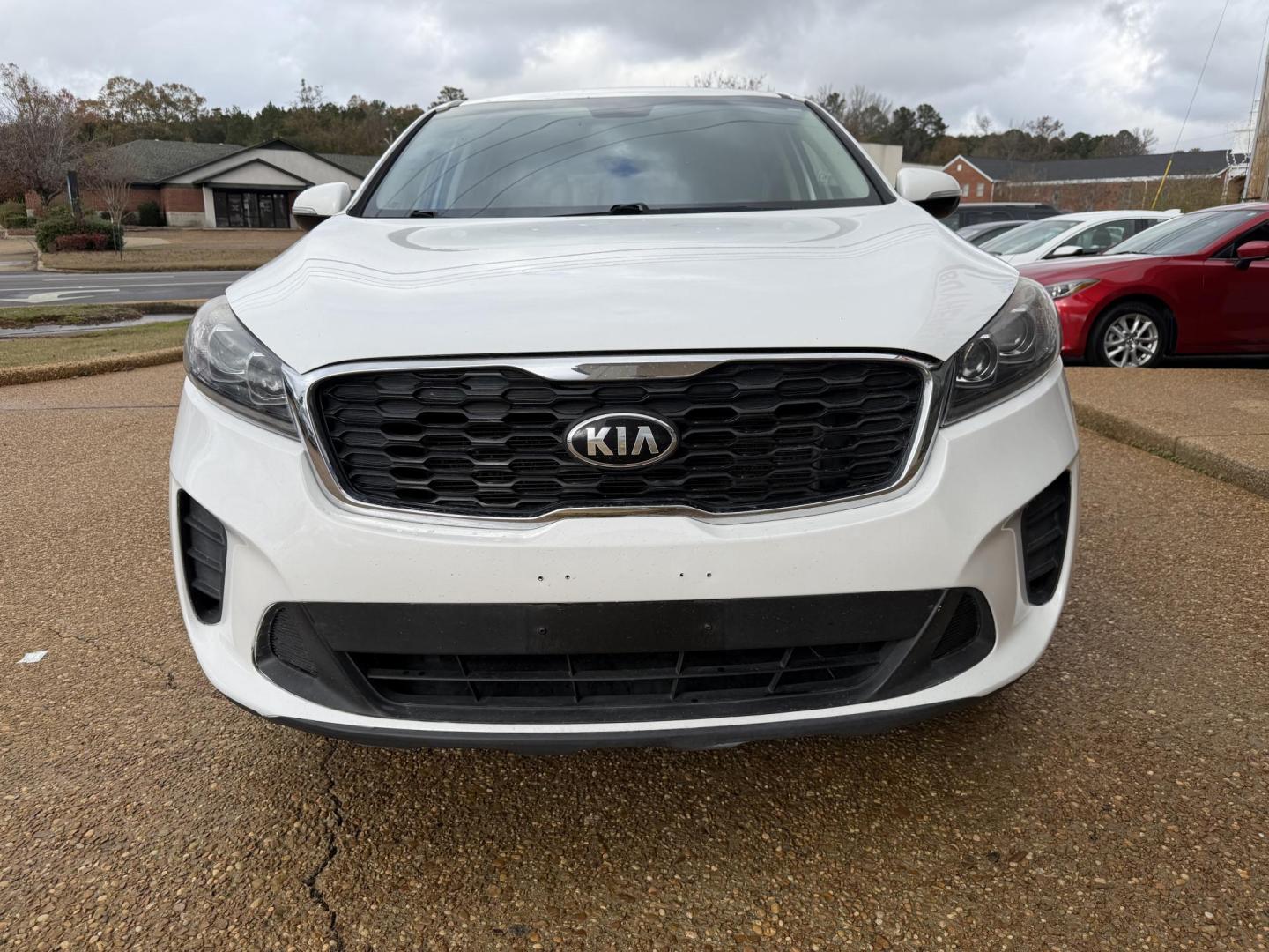 2020 WHITE KIA SORENTO LX (5XYPG4A51LG) , located at 922 W. Beacon St., Philadelphia, MS, 39350, (601) 650-3675, 32.770447, -89.127151 - Photo#1