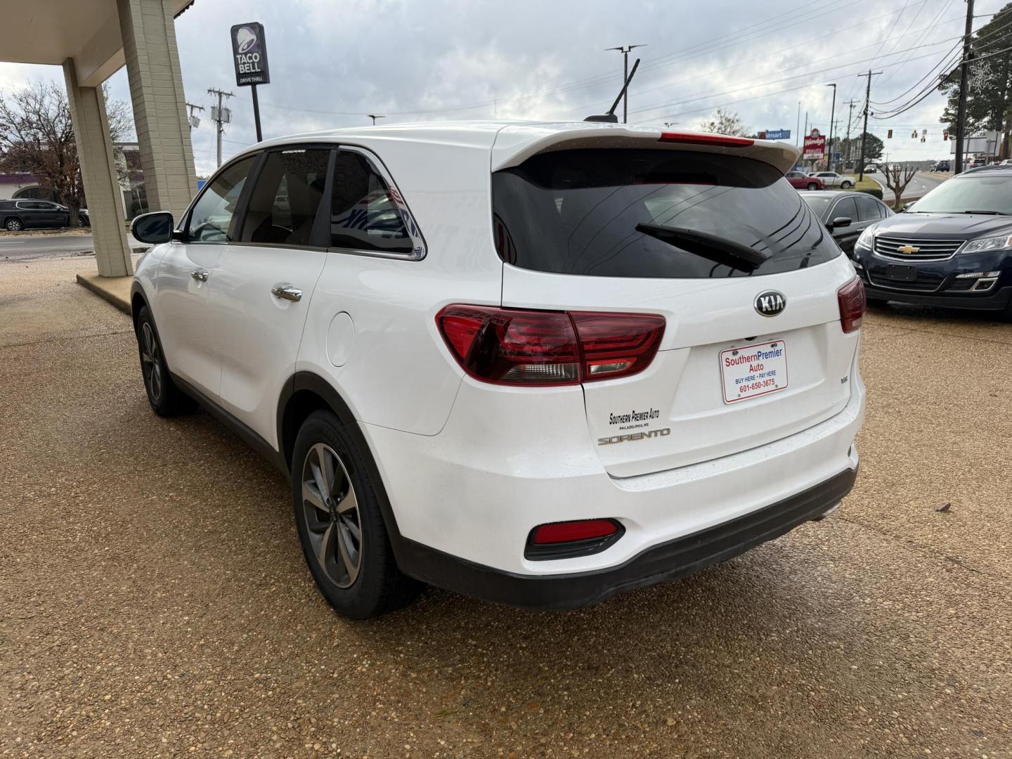 2020 WHITE KIA SORENTO LX (5XYPG4A51LG) , located at 922 W. Beacon St., Philadelphia, MS, 39350, (601) 650-3675, 32.770447, -89.127151 - Photo#3