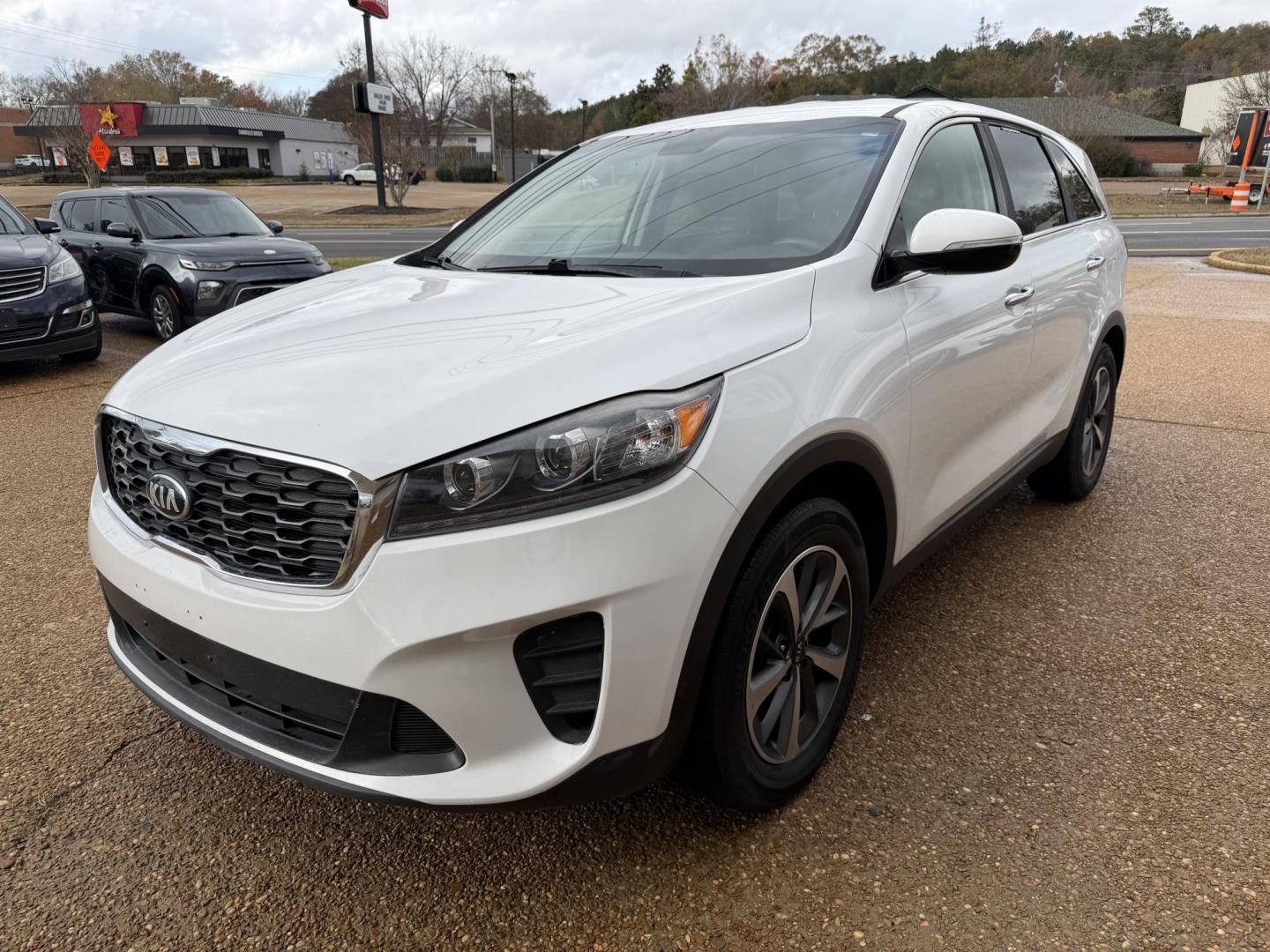 2020 WHITE KIA SORENTO LX (5XYPG4A51LG) , located at 922 W. Beacon St., Philadelphia, MS, 39350, (601) 650-3675, 32.770447, -89.127151 - Photo#2