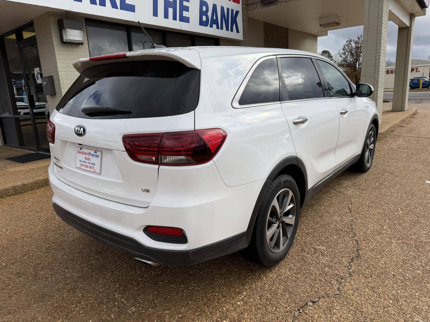 2020 WHITE KIA SORENTO LX (5XYPG4A51LG) , located at 922 W. Beacon St., Philadelphia, MS, 39350, (601) 650-3675, 32.770447, -89.127151 - Photo#5