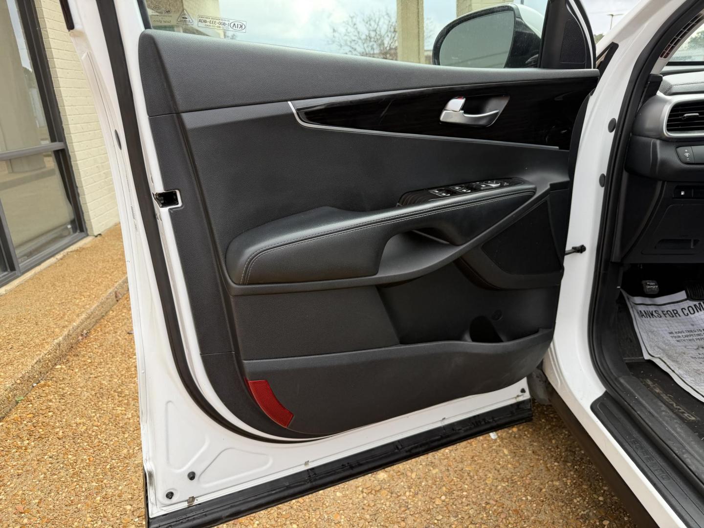 2020 WHITE KIA SORENTO LX (5XYPG4A51LG) , located at 922 W. Beacon St., Philadelphia, MS, 39350, (601) 650-3675, 32.770447, -89.127151 - Photo#8