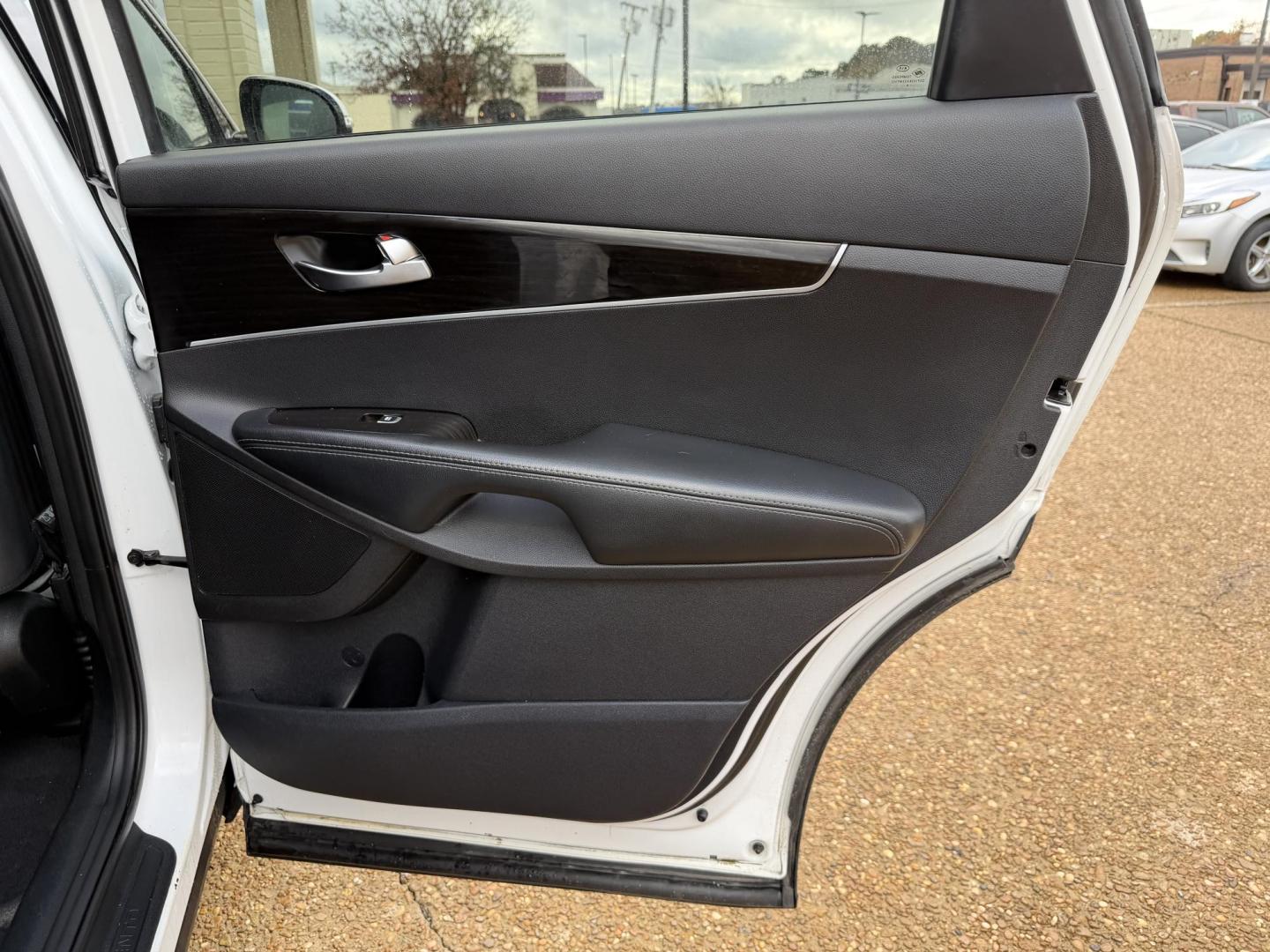 2020 WHITE KIA SORENTO LX (5XYPG4A51LG) , located at 922 W. Beacon St., Philadelphia, MS, 39350, (601) 650-3675, 32.770447, -89.127151 - Photo#15