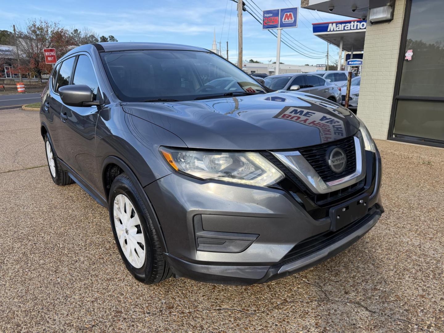 2018 GRAY NISSAN ROGUE SV (5N1AT2MT2JC) , located at 922 W. Beacon St., Philadelphia, MS, 39350, (601) 650-3675, 32.770447, -89.127151 - Photo#0