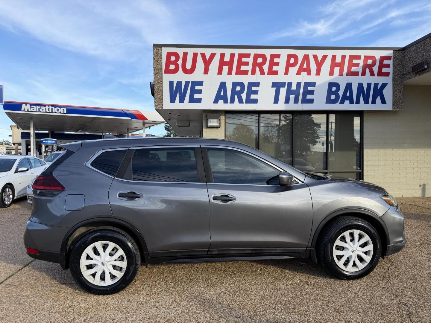 2018 GRAY NISSAN ROGUE SV (5N1AT2MT2JC) , located at 922 W. Beacon St., Philadelphia, MS, 39350, (601) 650-3675, 32.770447, -89.127151 - Photo#6