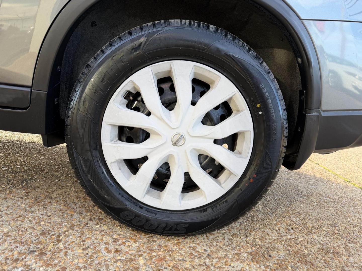 2018 GRAY NISSAN ROGUE SV (5N1AT2MT2JC) , located at 922 W. Beacon St., Philadelphia, MS, 39350, (601) 650-3675, 32.770447, -89.127151 - Photo#7