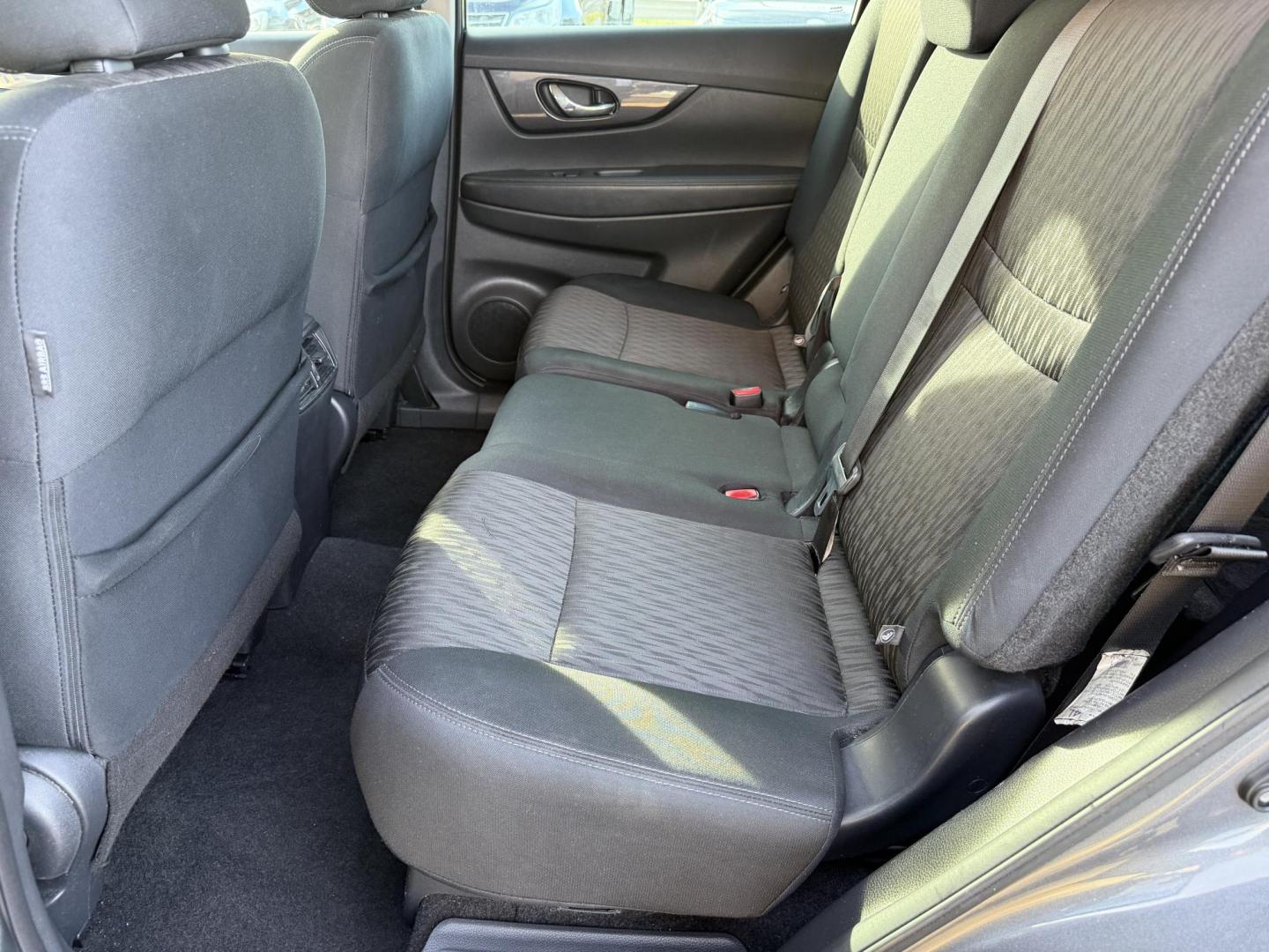 2018 GRAY NISSAN ROGUE SV (5N1AT2MT2JC) , located at 922 W. Beacon St., Philadelphia, MS, 39350, (601) 650-3675, 32.770447, -89.127151 - Photo#13