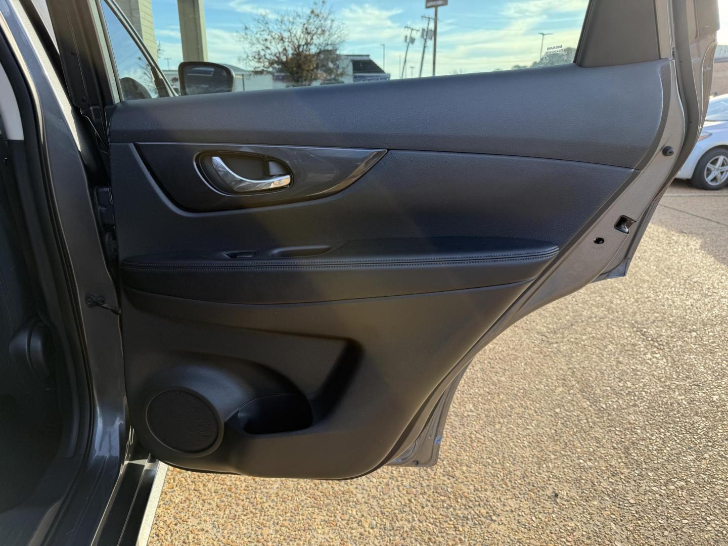 2018 GRAY NISSAN ROGUE SV (5N1AT2MT2JC) , located at 922 W. Beacon St., Philadelphia, MS, 39350, (601) 650-3675, 32.770447, -89.127151 - Photo#15