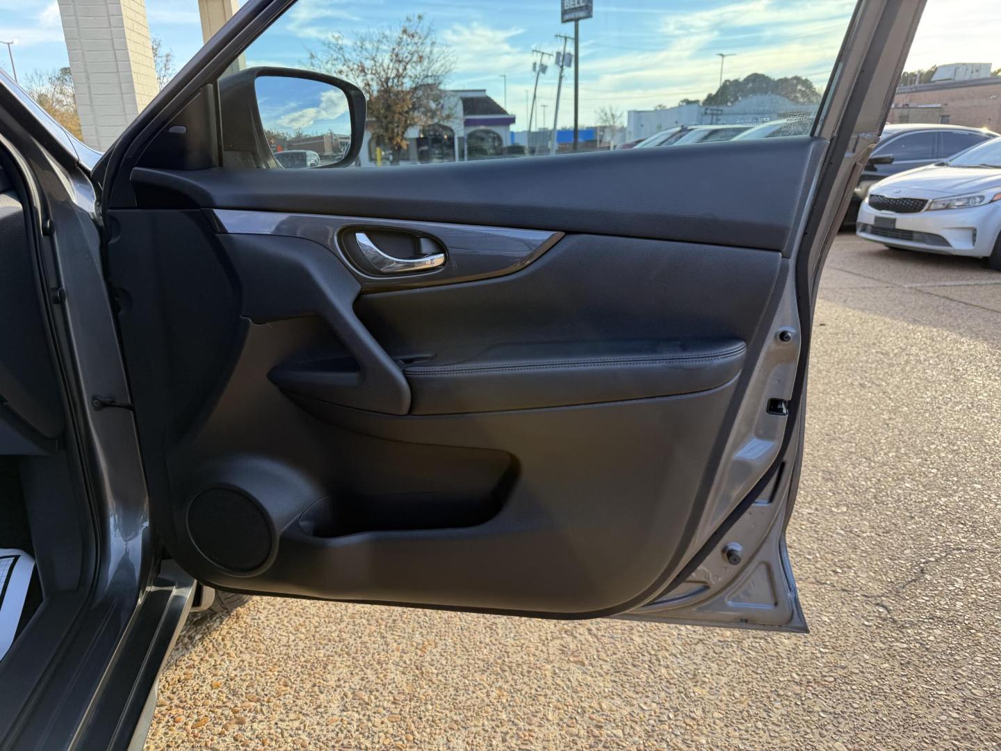 2018 GRAY NISSAN ROGUE SV (5N1AT2MT2JC) , located at 922 W. Beacon St., Philadelphia, MS, 39350, (601) 650-3675, 32.770447, -89.127151 - Photo#11