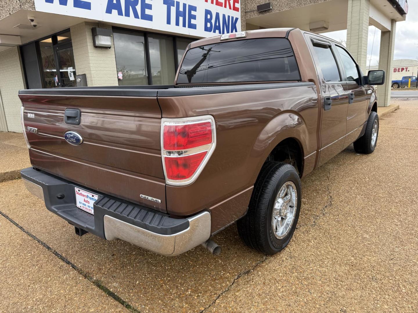 2011 GOLD FORD F-150 XLT (1FTEW1CMXBK) , located at 922 W. Beacon St., Philadelphia, MS, 39350, (601) 650-3675, 32.770447, -89.127151 - Photo#5