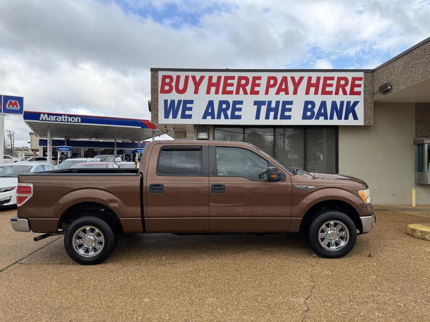 2011 GOLD FORD F-150 XLT (1FTEW1CMXBK) , located at 922 W. Beacon St., Philadelphia, MS, 39350, (601) 650-3675, 32.770447, -89.127151 - Photo#6