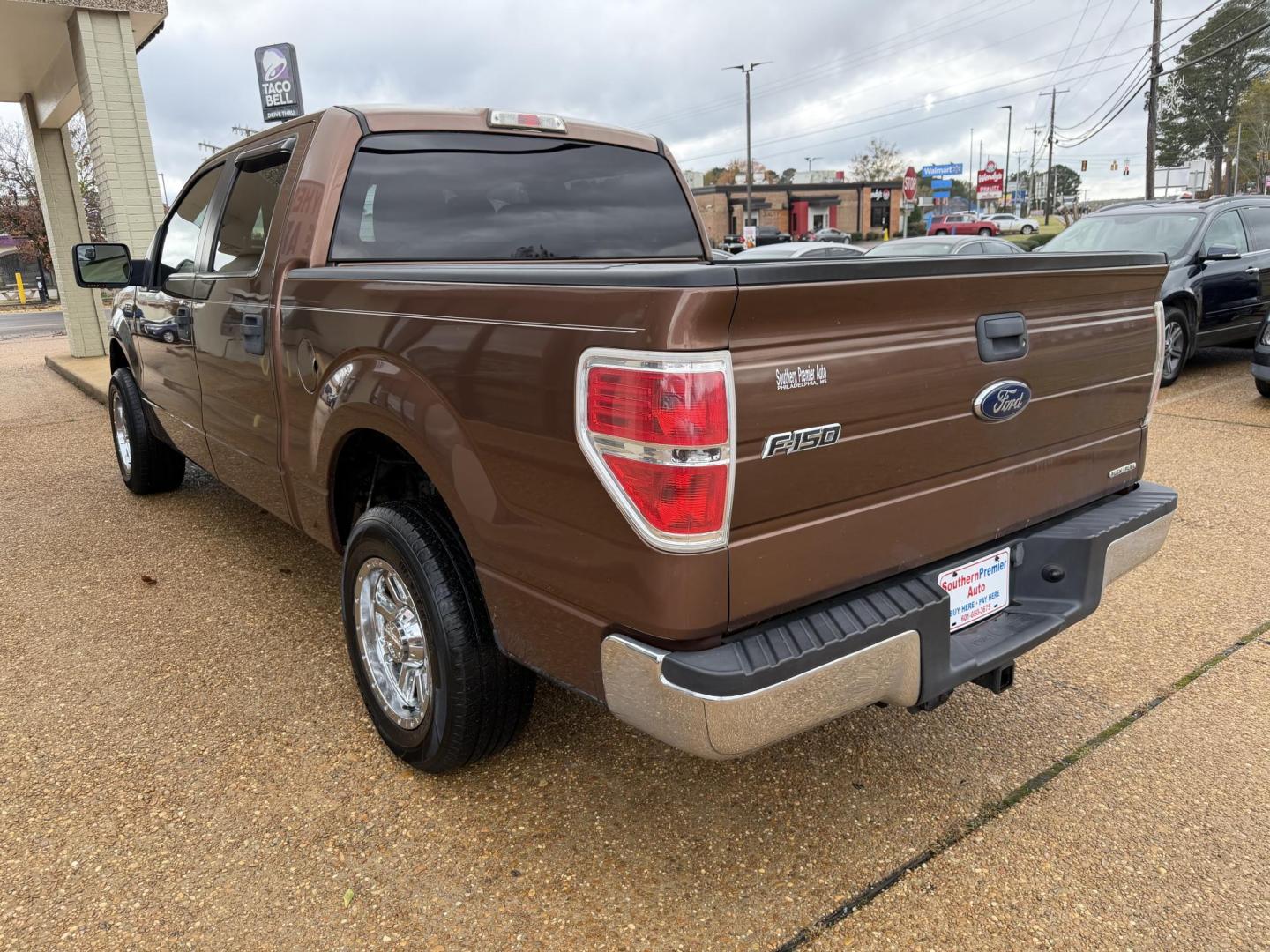 2011 GOLD FORD F-150 XLT (1FTEW1CMXBK) , located at 922 W. Beacon St., Philadelphia, MS, 39350, (601) 650-3675, 32.770447, -89.127151 - Photo#3