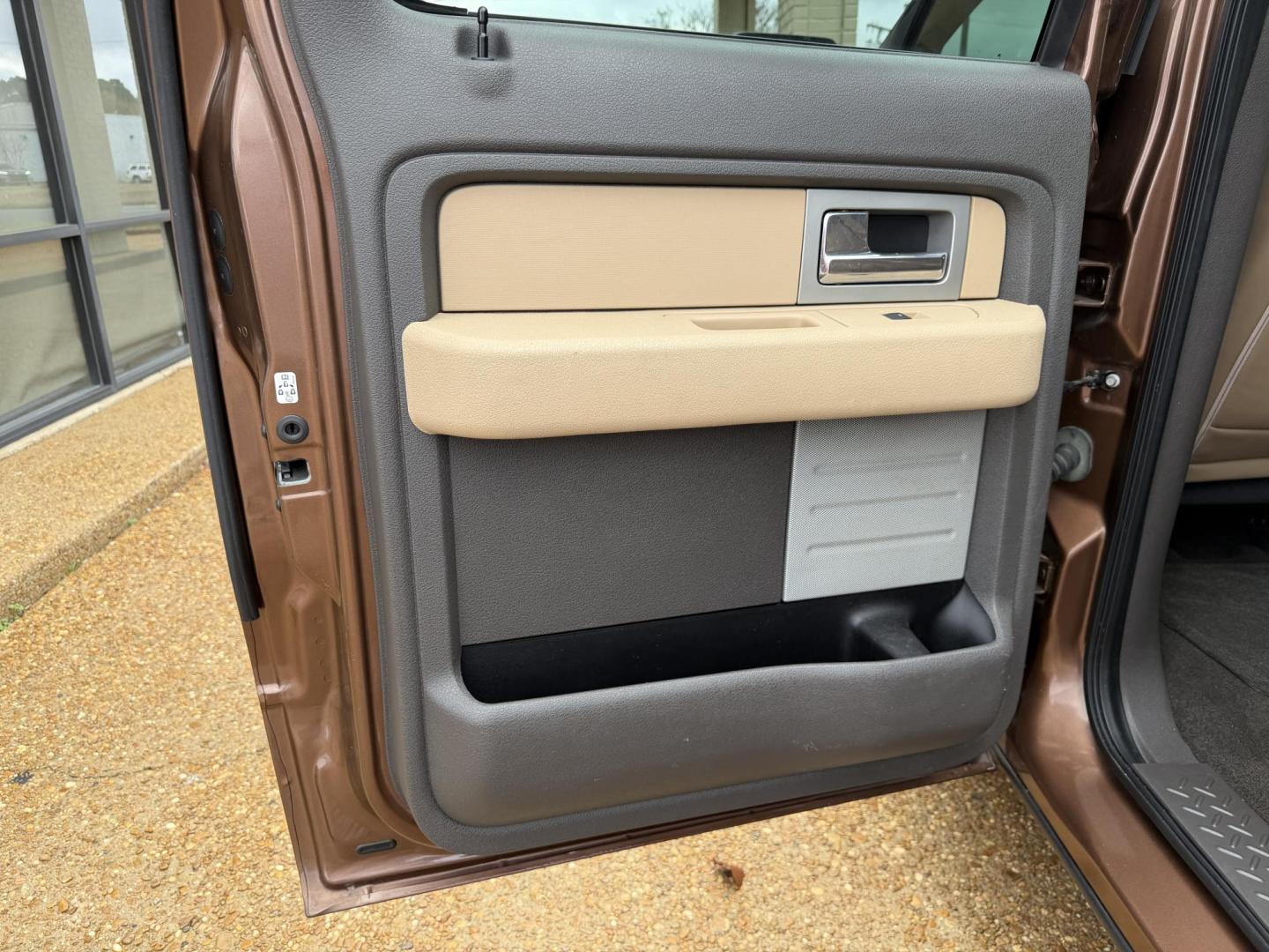 2011 GOLD FORD F-150 XLT (1FTEW1CMXBK) , located at 922 W. Beacon St., Philadelphia, MS, 39350, (601) 650-3675, 32.770447, -89.127151 - Photo#12