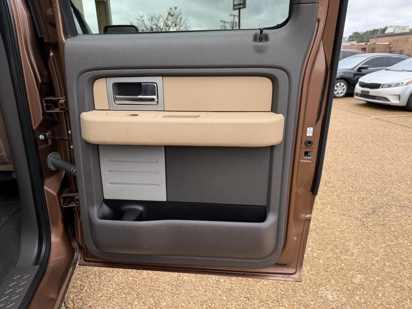 2011 GOLD FORD F-150 XLT (1FTEW1CMXBK) , located at 922 W. Beacon St., Philadelphia, MS, 39350, (601) 650-3675, 32.770447, -89.127151 - Photo#15