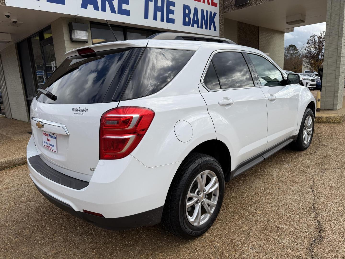 2017 WHITE CHEVROLET EQUINOX LT (2GNALCEK3H1) , located at 922 W. Beacon St., Philadelphia, MS, 39350, (601) 650-3675, 32.770447, -89.127151 - Photo#5