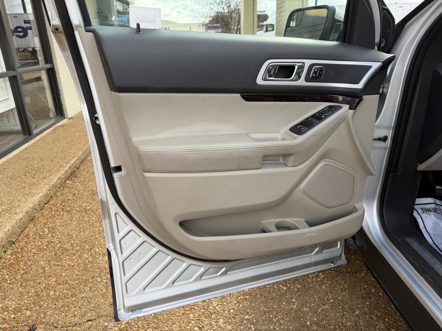 2014 SILVER FORD EXPLORER LIMITED (1FM5K7F84EG) , located at 922 W. Beacon St., Philadelphia, MS, 39350, (601) 650-3675, 32.770447, -89.127151 - Photo#8