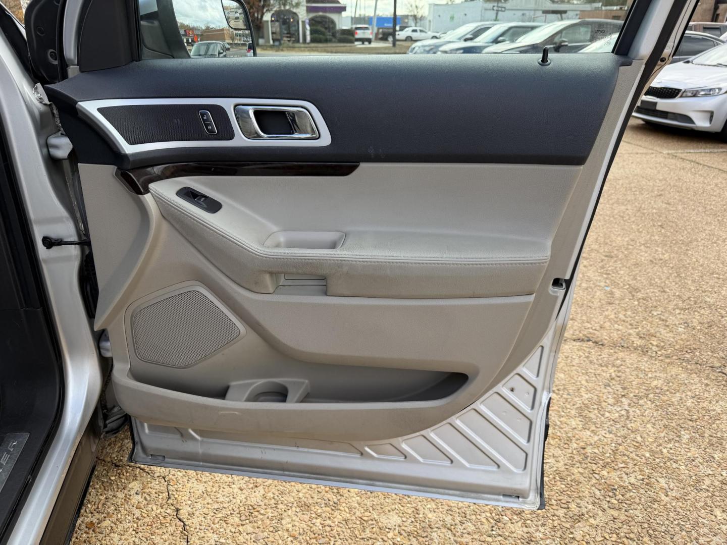 2014 SILVER FORD EXPLORER LIMITED (1FM5K7F84EG) , located at 922 W. Beacon St., Philadelphia, MS, 39350, (601) 650-3675, 32.770447, -89.127151 - Photo#11