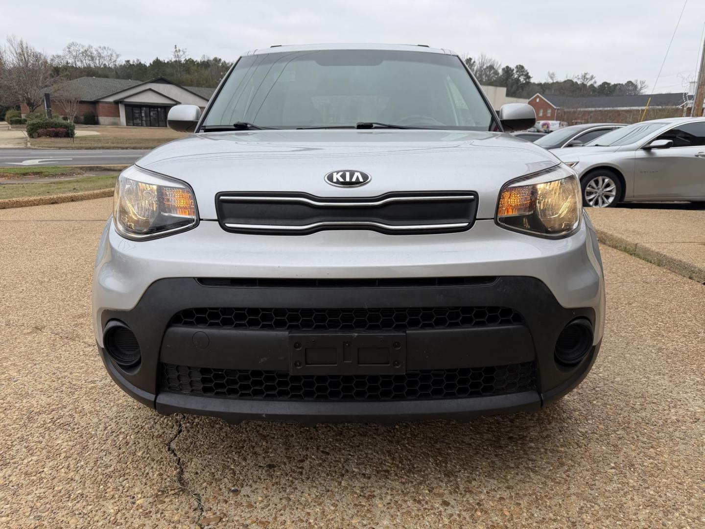 2017 SILVER KIA SOUL BASE (KNDJN2A20H7) , located at 922 W. Beacon St., Philadelphia, MS, 39350, (601) 650-3675, 32.770447, -89.127151 - Photo#1