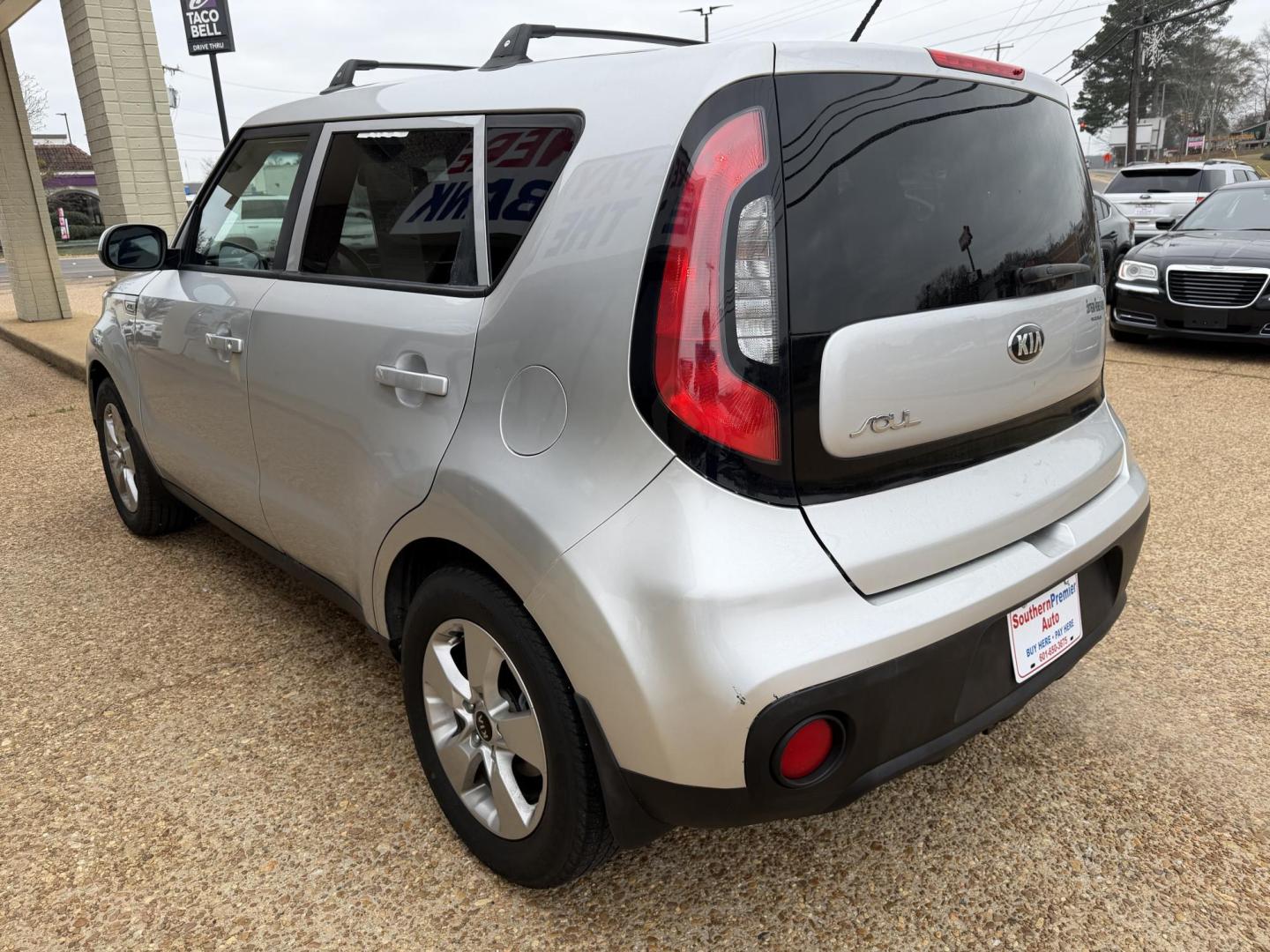 2017 SILVER KIA SOUL BASE (KNDJN2A20H7) , located at 922 W. Beacon St., Philadelphia, MS, 39350, (601) 650-3675, 32.770447, -89.127151 - Photo#3