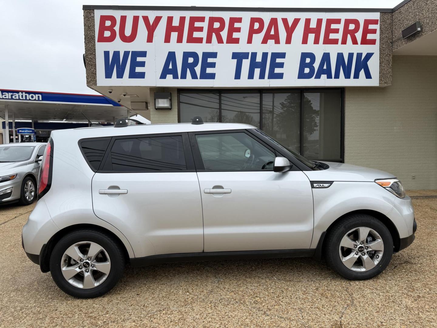 2017 SILVER KIA SOUL BASE (KNDJN2A20H7) , located at 922 W. Beacon St., Philadelphia, MS, 39350, (601) 650-3675, 32.770447, -89.127151 - Photo#6
