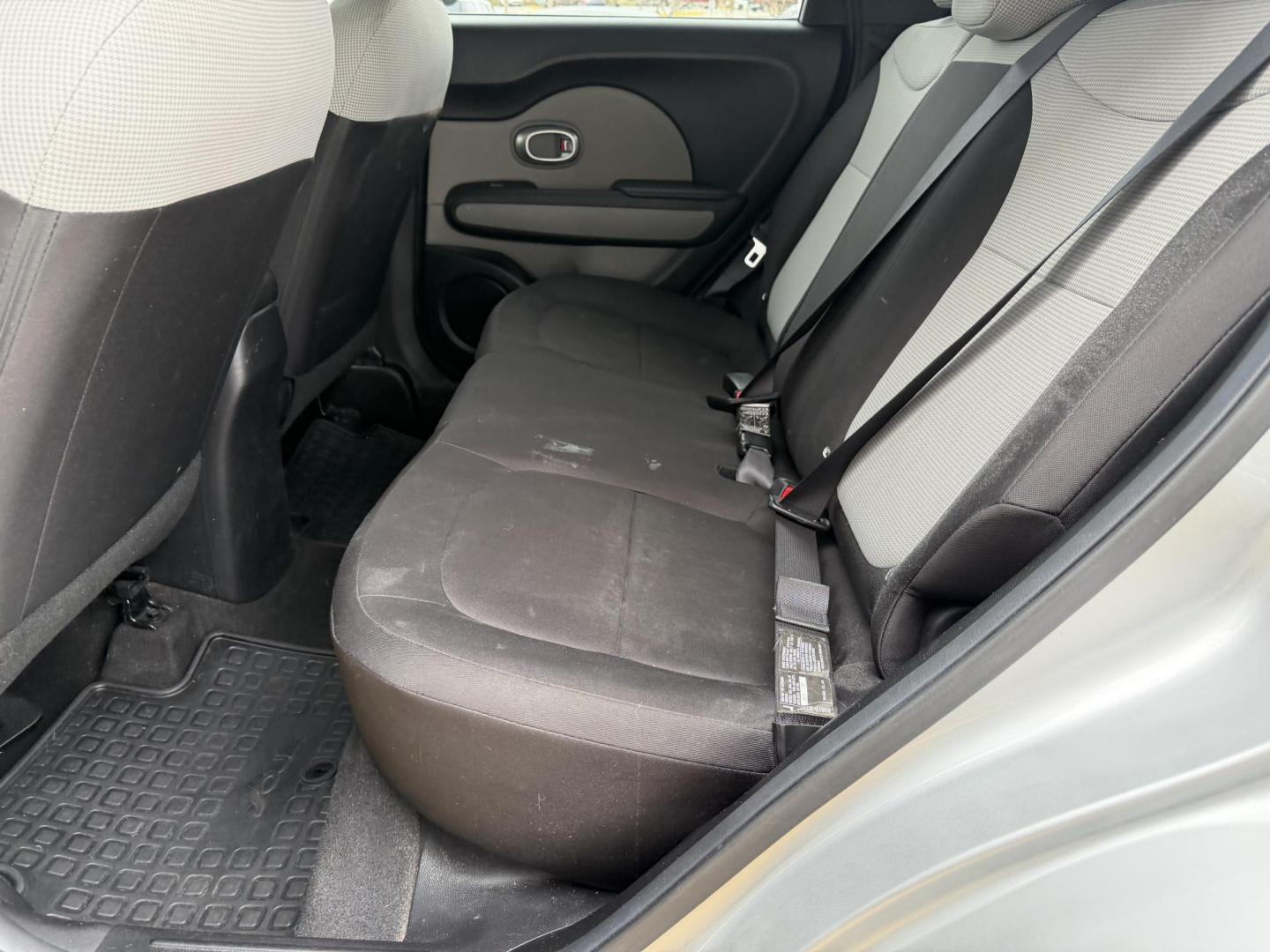 2017 SILVER KIA SOUL BASE (KNDJN2A20H7) , located at 922 W. Beacon St., Philadelphia, MS, 39350, (601) 650-3675, 32.770447, -89.127151 - Photo#13