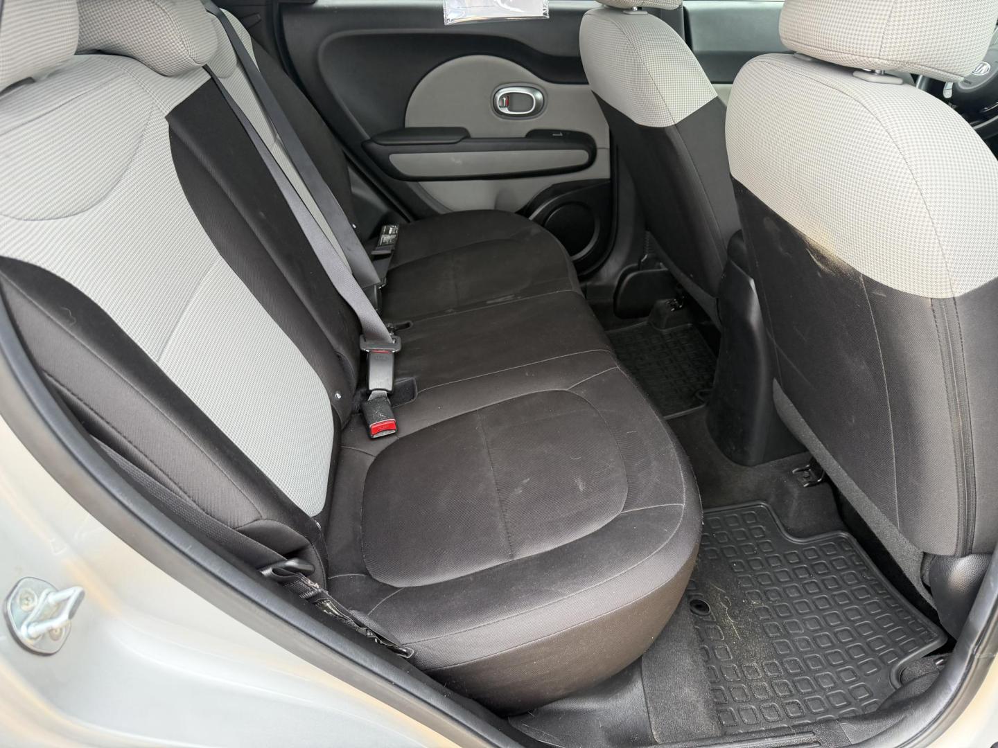 2017 SILVER KIA SOUL BASE (KNDJN2A20H7) , located at 922 W. Beacon St., Philadelphia, MS, 39350, (601) 650-3675, 32.770447, -89.127151 - Photo#14