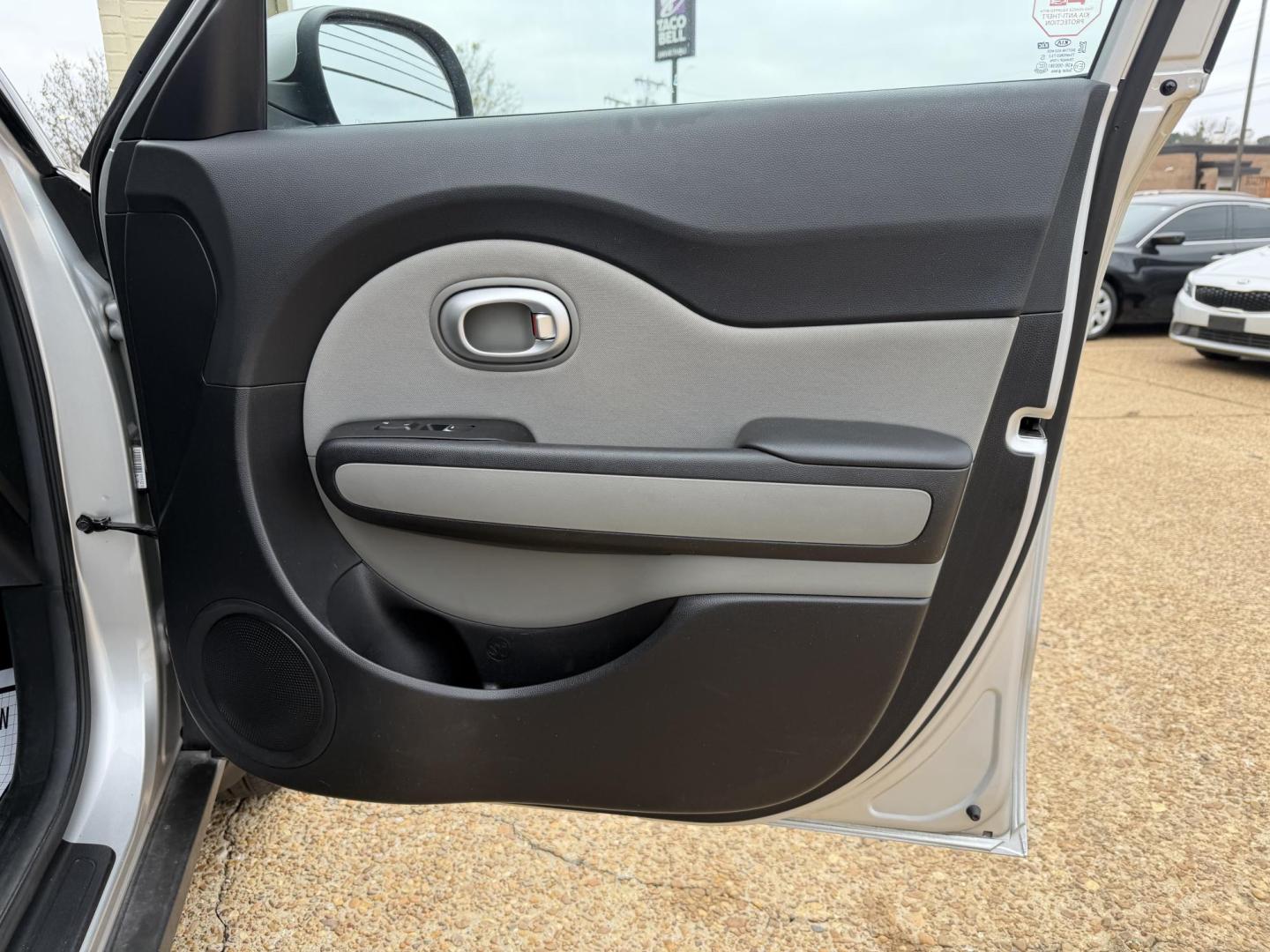 2017 SILVER KIA SOUL BASE (KNDJN2A20H7) , located at 922 W. Beacon St., Philadelphia, MS, 39350, (601) 650-3675, 32.770447, -89.127151 - Photo#11