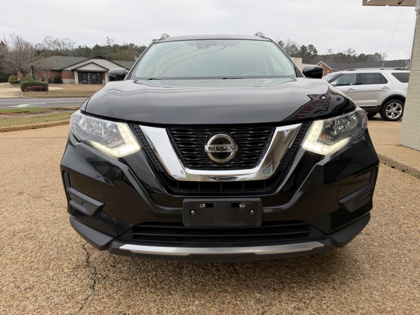 2019 BLACK NISSAN ROGUE SV (5N1AT2MT4KC) , located at 922 W. Beacon St., Philadelphia, MS, 39350, (601) 650-3675, 32.770447, -89.127151 - Photo#1