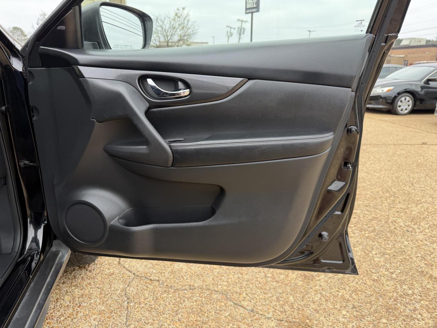 2019 BLACK NISSAN ROGUE SV (5N1AT2MT4KC) , located at 922 W. Beacon St., Philadelphia, MS, 39350, (601) 650-3675, 32.770447, -89.127151 - Photo#10