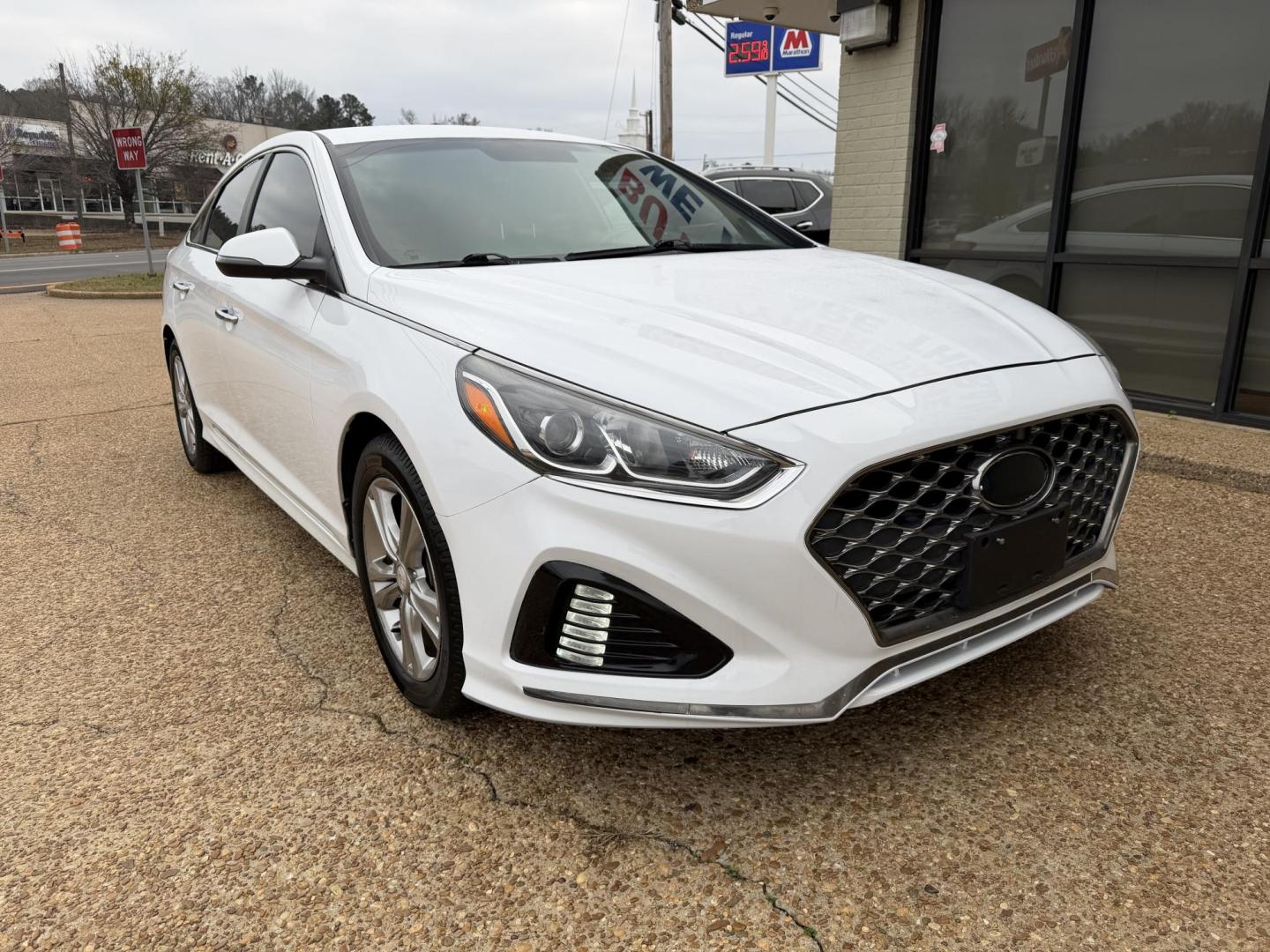 2019 WHITE HYUNDAI SONATA SEL (5NPE34AF1KH) , located at 922 W. Beacon St., Philadelphia, MS, 39350, (601) 650-3675, 32.770447, -89.127151 - Photo#0