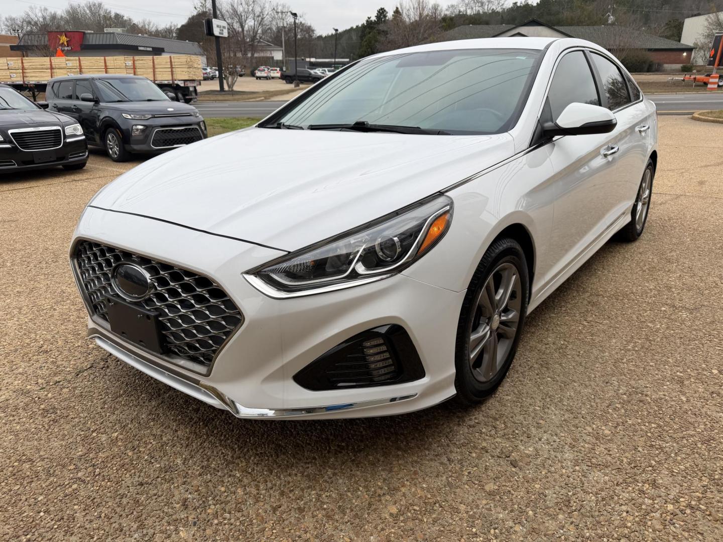 2019 WHITE HYUNDAI SONATA SEL (5NPE34AF1KH) , located at 922 W. Beacon St., Philadelphia, MS, 39350, (601) 650-3675, 32.770447, -89.127151 - Photo#2